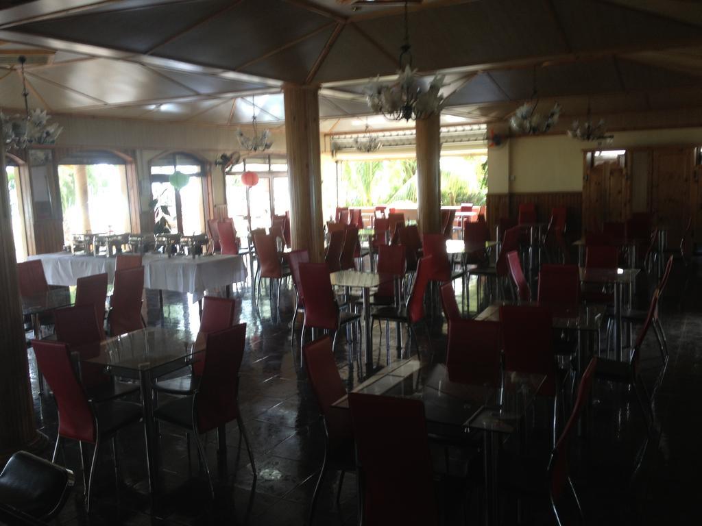 Отель White Shell Lounge And Restaurant Flic en Flac Экстерьер фото